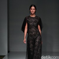 Koleksi Votum by Sebastian Gunawan mengusung tema Shades of Mind di IPMI Trend Show 2017. The Hall Lt. 8, Senayan City. Jakarta. [Foto: Mohammad Abduh/Wolipop]