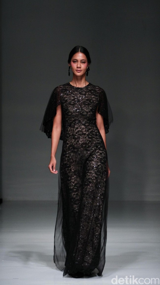 Koleksi Votum by Sebastian Gunawan mengusung tema Shades of Mind di IPMI Trend Show 2017. The Hall Lt. 8, Senayan City. Jakarta. [Foto: Mohammad Abduh/Wolipop]