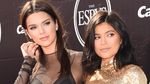 Kendall dan Kylie Jenner Terus Menebar Pesona