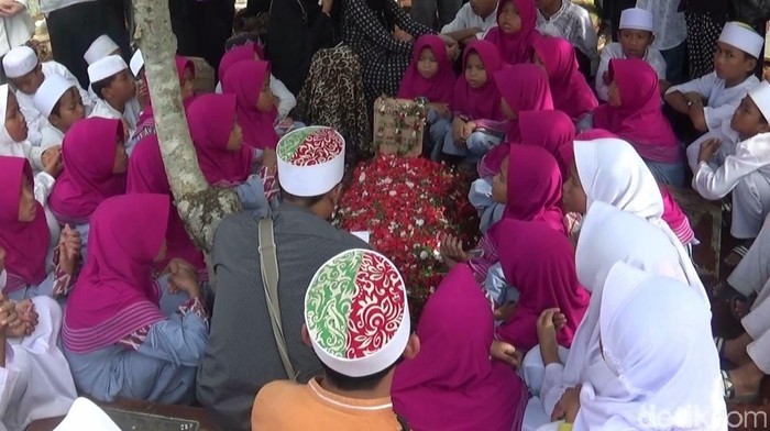 Jenazah Amel, Korban Pembunuhan Sadis di Pulomas Dimakamkan