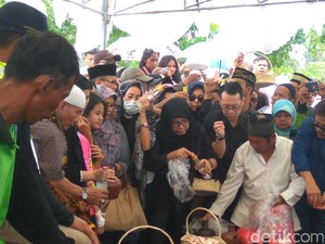 Jenazah Ir Dodi dan 2 Anaknya Dimakamkan