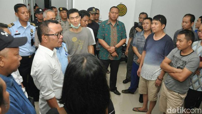 Menaker Hanif Dakhiri sidak TKA China di Bogor. Foto: Istimewa Menaker Hanif Dakhiri sidak TKA China di Bogor. Foto: Istimewa
