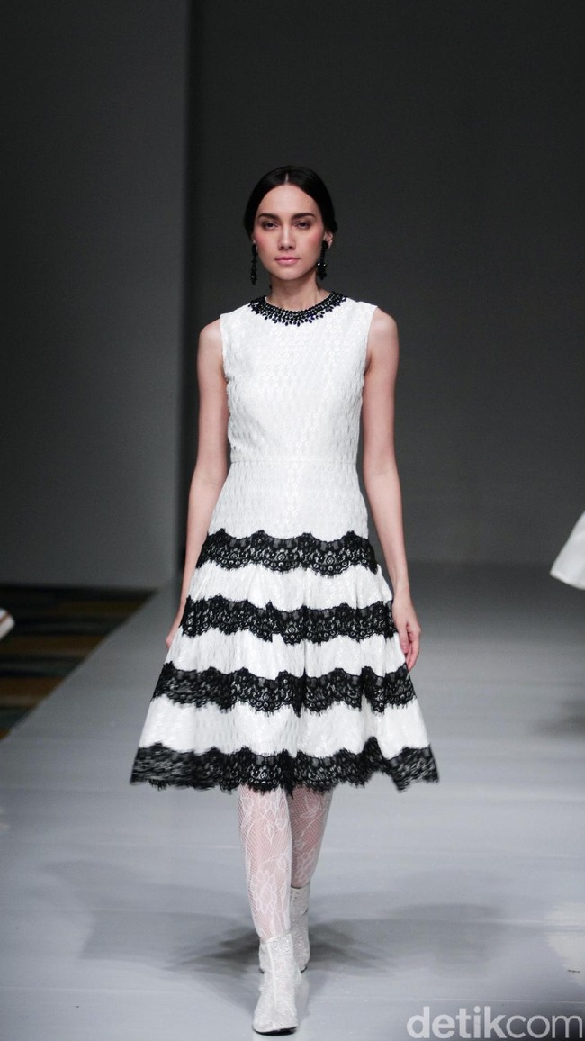 Koleksi Votum by Sebastian Gunawan mengusung tema Shades of Mind di IPMI Trend Show 2017. The Hall Lt. 8, Senayan City. Jakarta. [Foto: Mohammad Abduh/Wolipop]