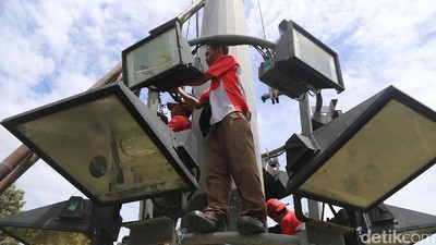 Perawatan Lampu Taman