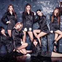 AOA juga girlband yang pernah menerima kado. Tapi belakangan agensi mereka FNC Entertainment mengumumkan kalau artis-artisnya akan stop menerima hadiah dan akan dikembalikan ke pengirimnya. Foto: AOA