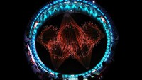 Kembang api menerangi dan memeriahkan langit Rio de Jainero saat digelar seremoni pembukaan Olimpiade 2016 yang dilangsungkan di Stadion Maracana (Foto: Ezra Shaw/Getty Images)