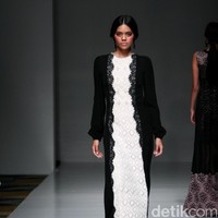 Koleksi Votum by Sebastian Gunawan mengusung tema Shades of Mind di IPMI Trend Show 2017. The Hall Lt. 8, Senayan City. Jakarta. [Foto: Mohammad Abduh/Wolipop]