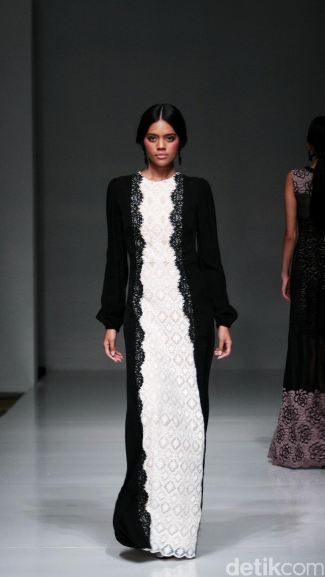 Koleksi Votum by Sebastian Gunawan mengusung tema Shades of Mind di IPMI Trend Show 2017. The Hall Lt. 8, Senayan City. Jakarta. [Foto: Mohammad Abduh/Wolipop]