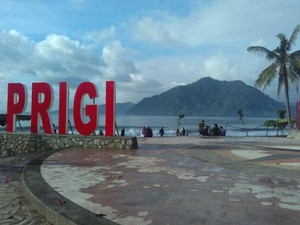 Pantai Prigi Trenggalek: Daya Tarik, Aktivitas, Harga dan Lokasi