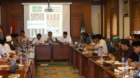 Diskusi tersebut mengambil tema Membangun masyarakat sosmed yang edukatif dan berakhlaqul karimah.