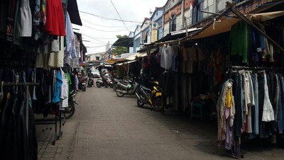 Tahun Baru di Batam, Berburu Barang Eks Luar Negeri