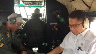 Aksi Menkominfo di Helikopter Pantau Radio Penerbangan