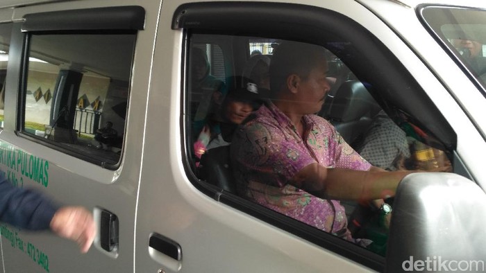 Anet Dibawa ke Tanah Kusir, Hadiri Pemakaman Ayah dan 2 Saudaranya