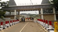 Di bagian terdepan atau perbatasan Indonesia dan Timor Leste, terdapat gerbang lintas batas negara.