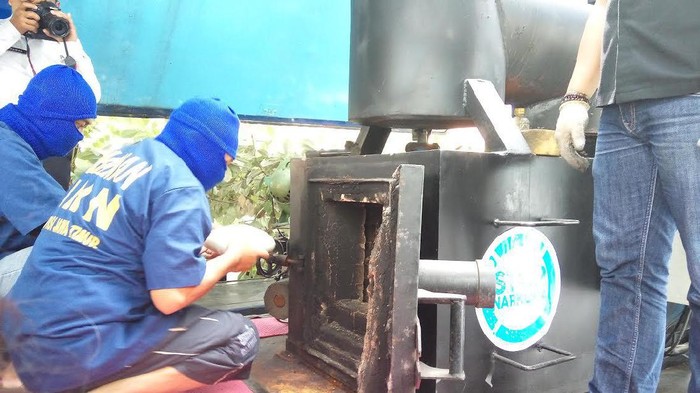 Dua Terdakwa Musnahkan Narkoba Miliknya Sendiri