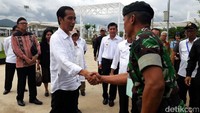 Presiden Jokowi saat tiba di Pos Lintas Batas Negara (PLBN) Terpadu Motaain.