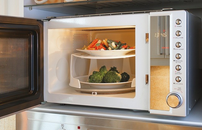 Ini 12 Kesalahan yang Biasa Dilakukan Saat Memakai Oven Microwave (1)