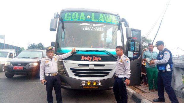 Sudinhub Jakbar Razia Terminal Bayangan, 2 Bus Dikandangkan