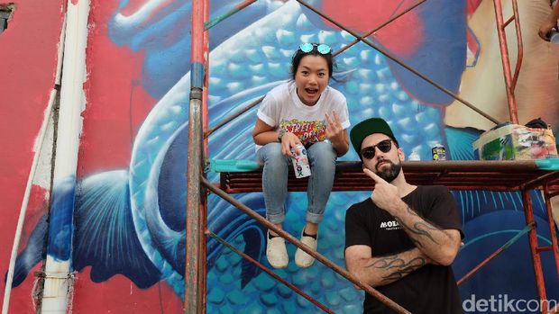 Rouge Mich, <i>Street Artist,/i> Cewek Berkarakter 'Ikan Mas Koki'