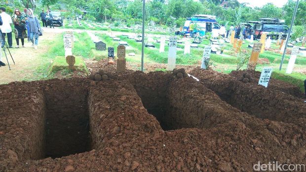 Keluarga Tiba Jelang Pemakaman Ir Dodi dan 2 Anaknya di TPU Tanah Kusir