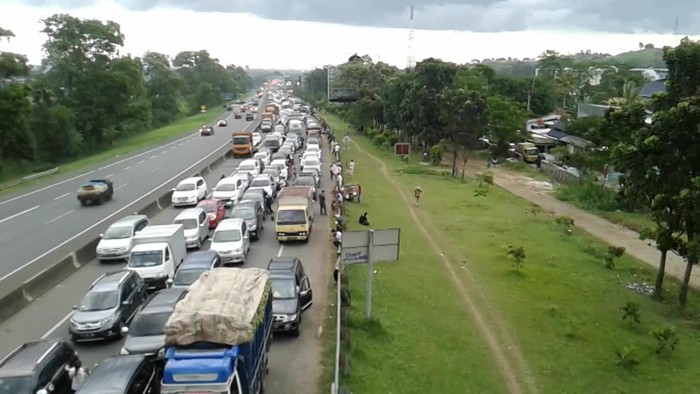 Puncak Arus Balik Libur Tahun Baru 2017 Diprediksi Terjadi Hari Ini