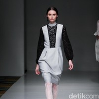 Koleksi Votum by Sebastian Gunawan mengusung tema Shades of Mind di IPMI Trend Show 2017. The Hall Lt. 8, Senayan City. Jakarta. [Foto: Mohammad Abduh/Wolipop]