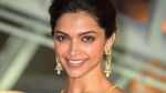 Priyanka Chopra vs Deepika Padukone, Siapa Lebih Seksi?