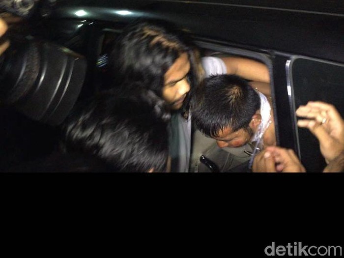 Tangan Diikat, Adik Ramlan Butarbutar Dibawa ke Polda