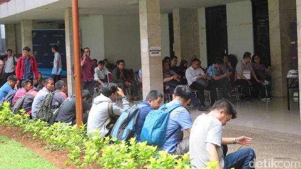 Antrean peserta tax amnesty di Kantor Ditjen Pajak