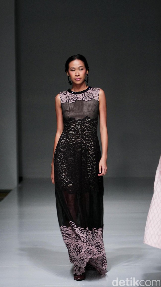 Koleksi Votum by Sebastian Gunawan mengusung tema Shades of Mind di IPMI Trend Show 2017. The Hall Lt. 8, Senayan City. Jakarta. [Foto: Mohammad Abduh/Wolipop]