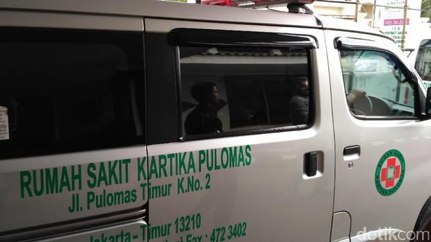 Anet Dibawa ke Tanah Kusir, Hadiri Pemakaman Ayah dan 2 Saudaranya