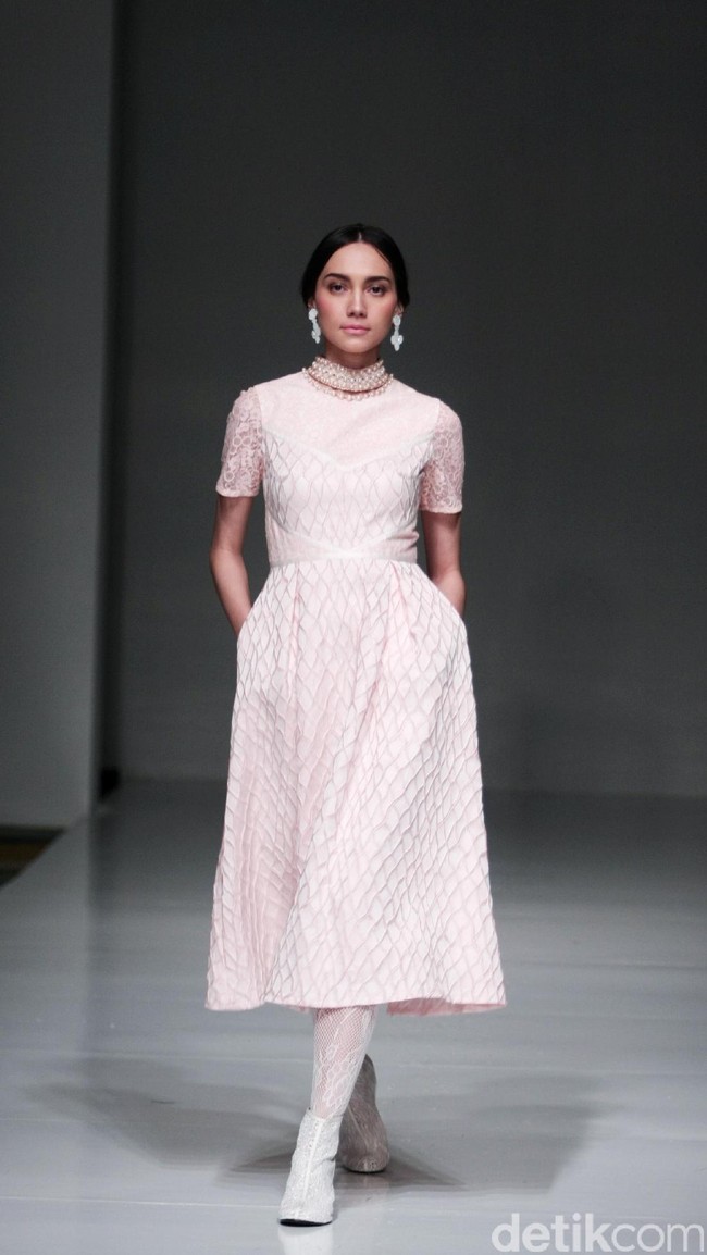 Koleksi Votum by Sebastian Gunawan mengusung tema Shades of Mind di IPMI Trend Show 2017. The Hall Lt. 8, Senayan City. Jakarta. [Foto: Mohammad Abduh/Wolipop]