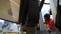 Perawatan meliputi pergantian 12 lampu pijar dan instalasi kelistrikan.