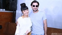 Sebuah kebanggaan tersendiri untuk Penyanyi 25 tahun itu bahwa seorang Reza mau kolaborasi dalam projectnya. Pool/Palevi S/detikFoto.