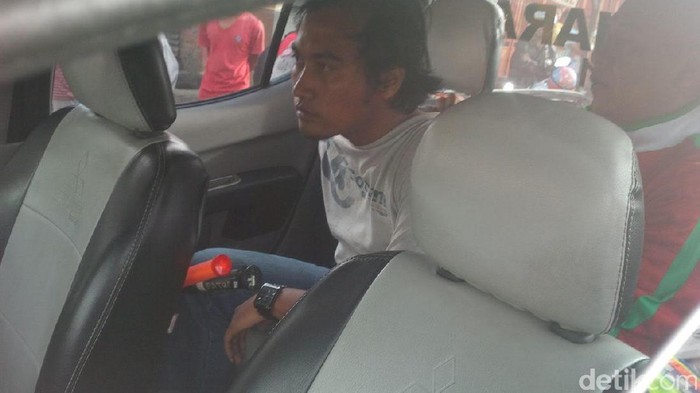 Cemburu, Pria ini Nekat Siram Bensin dan Bakar Pacar