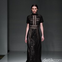 Koleksi Votum by Sebastian Gunawan mengusung tema Shades of Mind di IPMI Trend Show 2017. The Hall Lt. 8, Senayan City. Jakarta. [Foto: Mohammad Abduh/Wolipop]