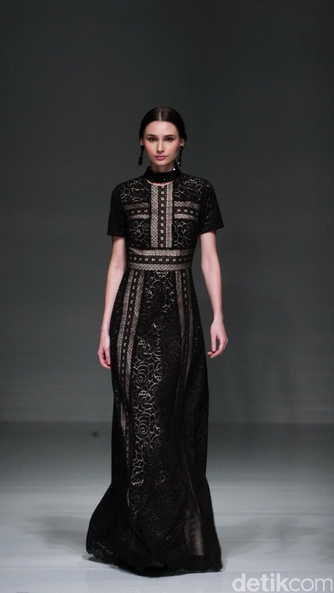 Koleksi Votum by Sebastian Gunawan mengusung tema Shades of Mind di IPMI Trend Show 2017. The Hall Lt. 8, Senayan City. Jakarta. [Foto: Mohammad Abduh/Wolipop]