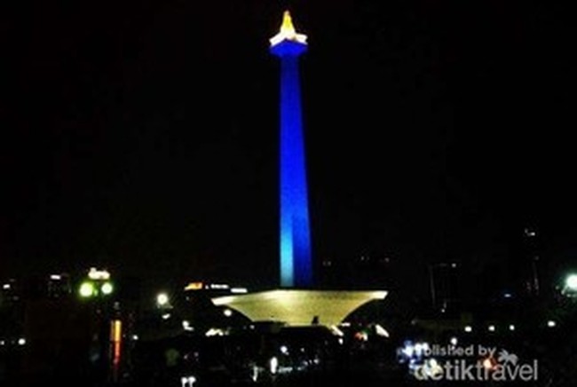 April: Monas Buka Sampai Malam dan Kasus Pembiusan Singa