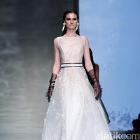 Koleksi Hian Tjen mengusung tema Osmosis di IPMI Trend Show 2017. The Hall Lt. 8, Senayan City. Jakarta. [Foto: Mohammad Abduh/Wolipop]