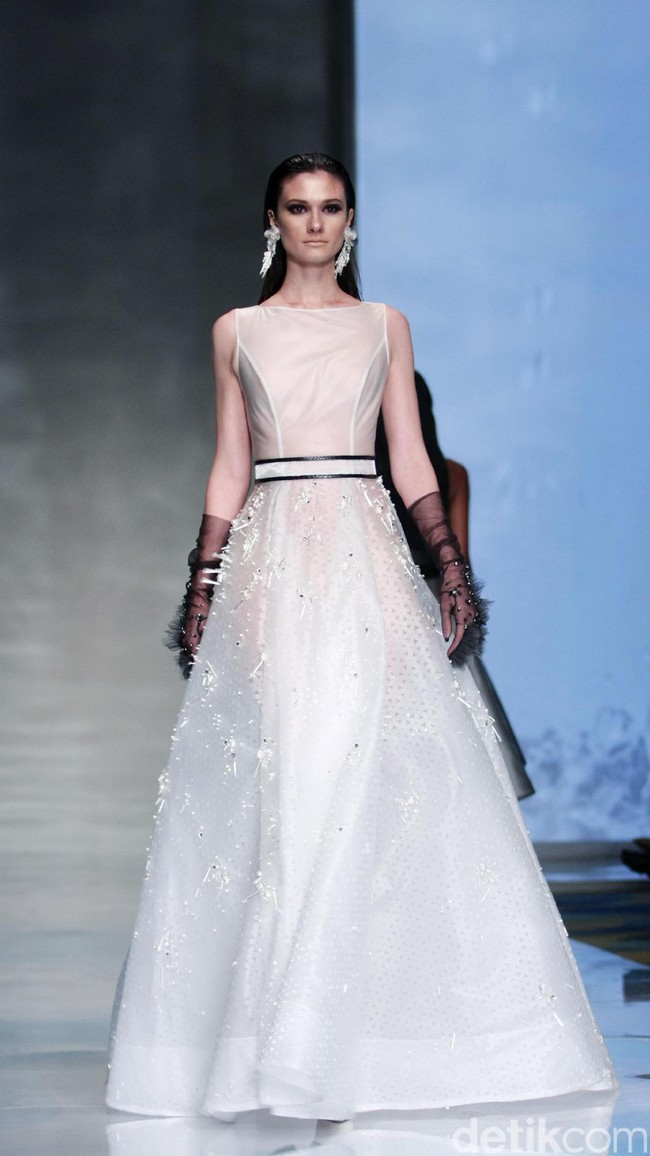 Koleksi Hian Tjen mengusung tema Osmosis di IPMI Trend Show 2017. The Hall Lt. 8, Senayan City. Jakarta. [Foto: Mohammad Abduh/Wolipop]