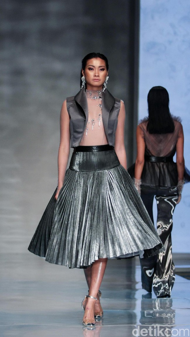 Koleksi Hian Tjen mengusung tema Osmosis di IPMI Trend Show 2017. The Hall Lt. 8, Senayan City. Jakarta. [Foto: Mohammad Abduh/Wolipop]