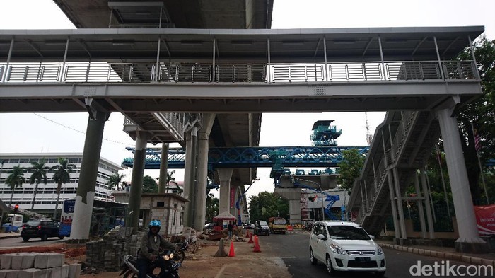 Warga Ikut Komentari Halte TransJ Ciledug-Tendean yang Dikritisi