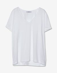 5 Model T-shirt Ini Wajib Dimiliki di Lemari Kamu