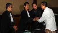 Selain itu, Sanusi juga dijerat dengan pasal pencucian uang. Sanusi diyakini mendapat modal Rp 45,28 miliar dari rekanan Dinas Tata Air DKI Jakarta.
