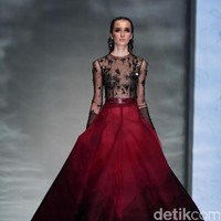 Koleksi Hian Tjen mengusung tema Osmosis di IPMI Trend Show 2017. The Hall Lt. 8, Senayan City. Jakarta. [Foto: Mohammad Abduh/Wolipop]