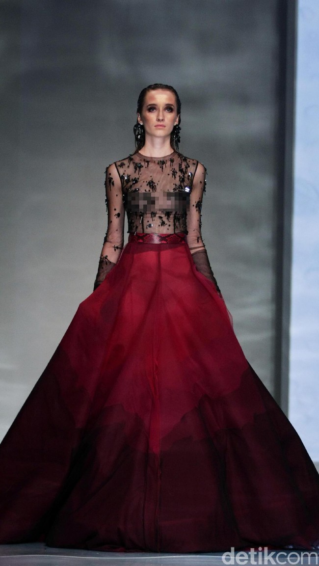 Koleksi Hian Tjen mengusung tema Osmosis di IPMI Trend Show 2017. The Hall Lt. 8, Senayan City. Jakarta. [Foto: Mohammad Abduh/Wolipop]