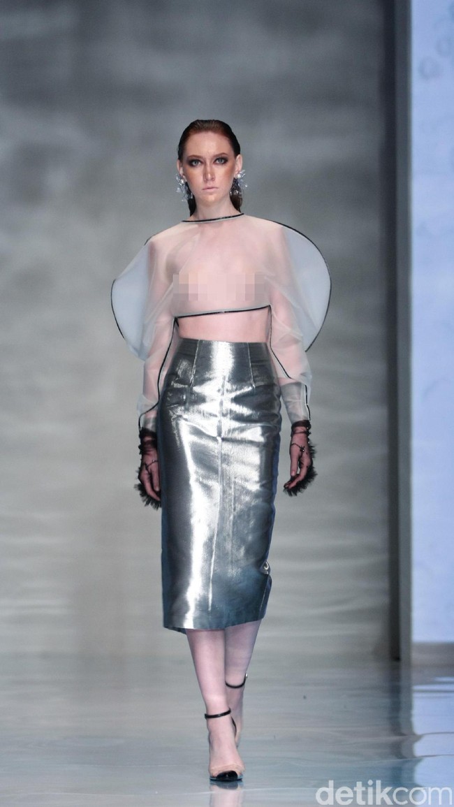 Koleksi Hian Tjen mengusung tema Osmosis di IPMI Trend Show 2017. The Hall Lt. 8, Senayan City. Jakarta. [Foto: Mohammad Abduh/Wolipop]