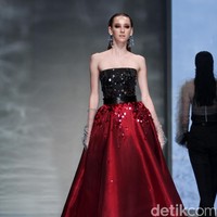 Koleksi Hian Tjen mengusung tema Osmosis di IPMI Trend Show 2017. The Hall Lt. 8, Senayan City. Jakarta. [Foto: Mohammad Abduh/Wolipop]