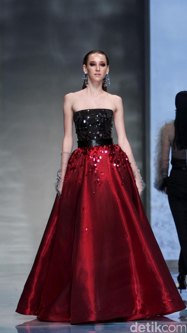 Koleksi Hian Tjen mengusung tema Osmosis di IPMI Trend Show 2017. The Hall Lt. 8, Senayan City. Jakarta. [Foto: Mohammad Abduh/Wolipop]