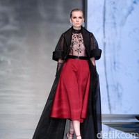 Koleksi Hian Tjen mengusung tema Osmosis di IPMI Trend Show 2017. The Hall Lt. 8, Senayan City. Jakarta. [Foto: Mohammad Abduh/Wolipop]